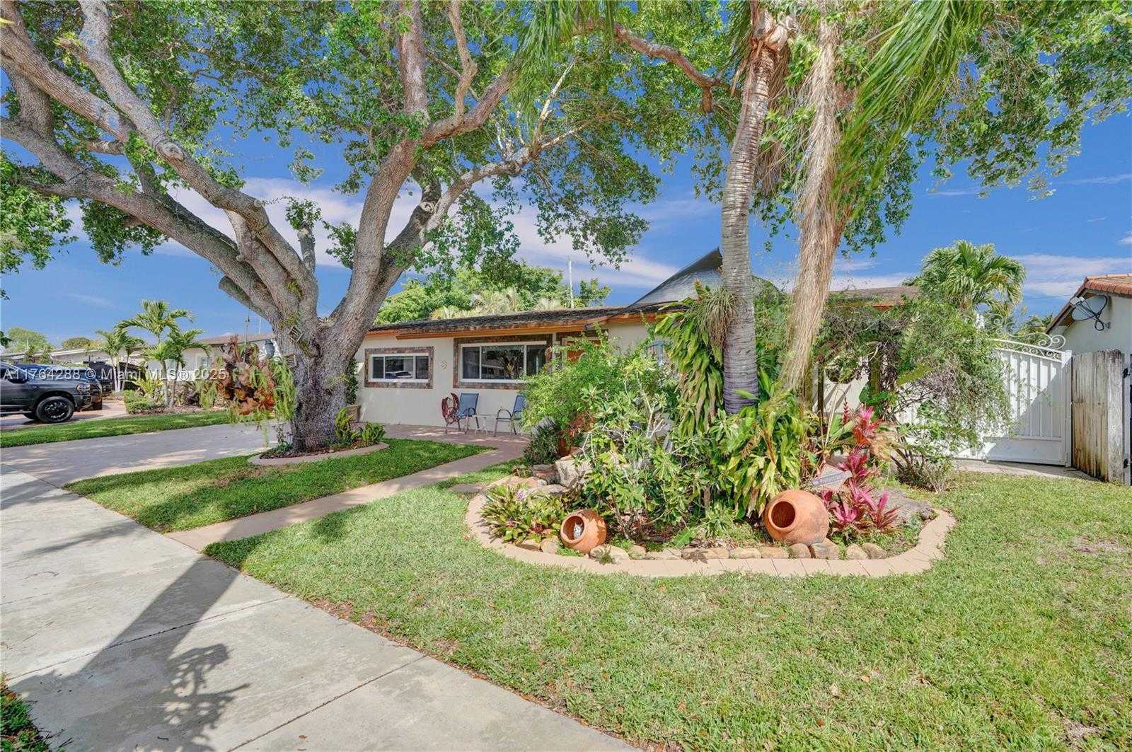 Small Image of 7825 NORTH WEST 174TH ST, Hialeah Number 28