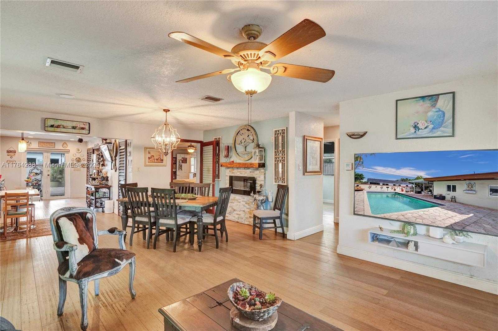 Small Image of 7825 NORTH WEST 174TH ST, Hialeah Number 3