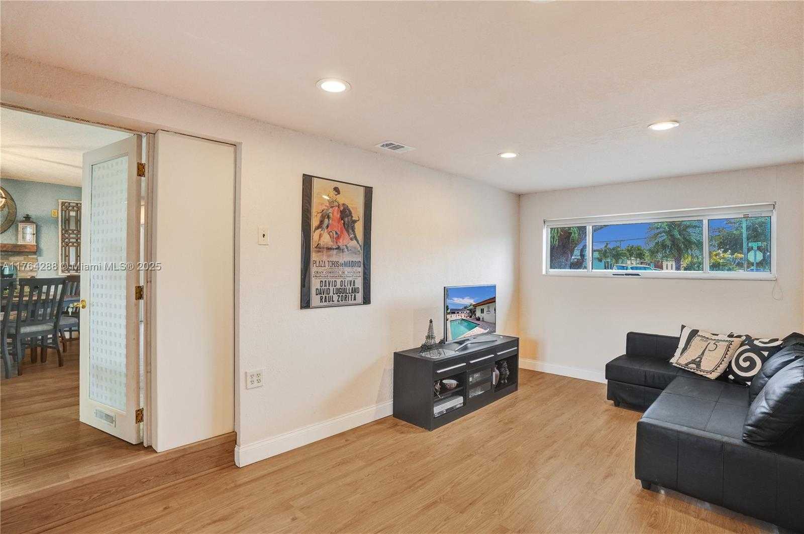 Small Image of 7825 NORTH WEST 174TH ST, Hialeah Number 9