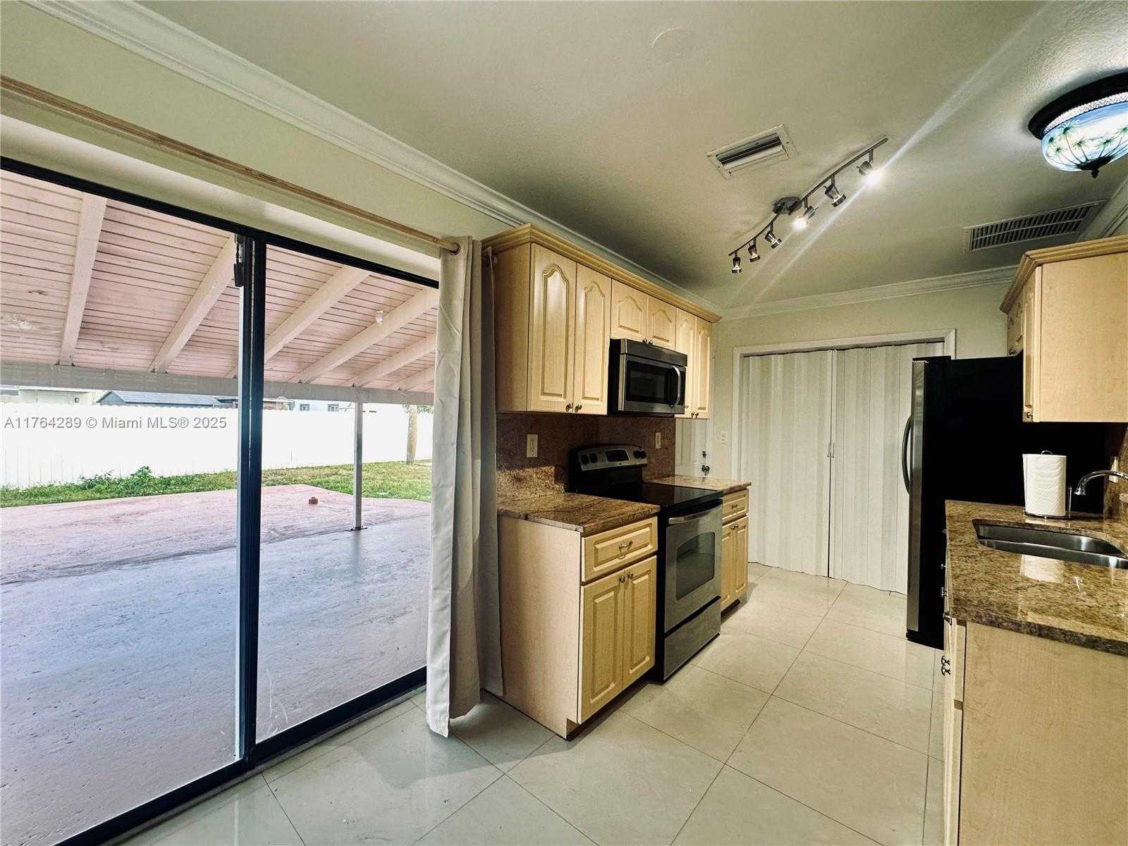 Small Image of 1441 NORTH 72ND AVE, Hollywood Number 4