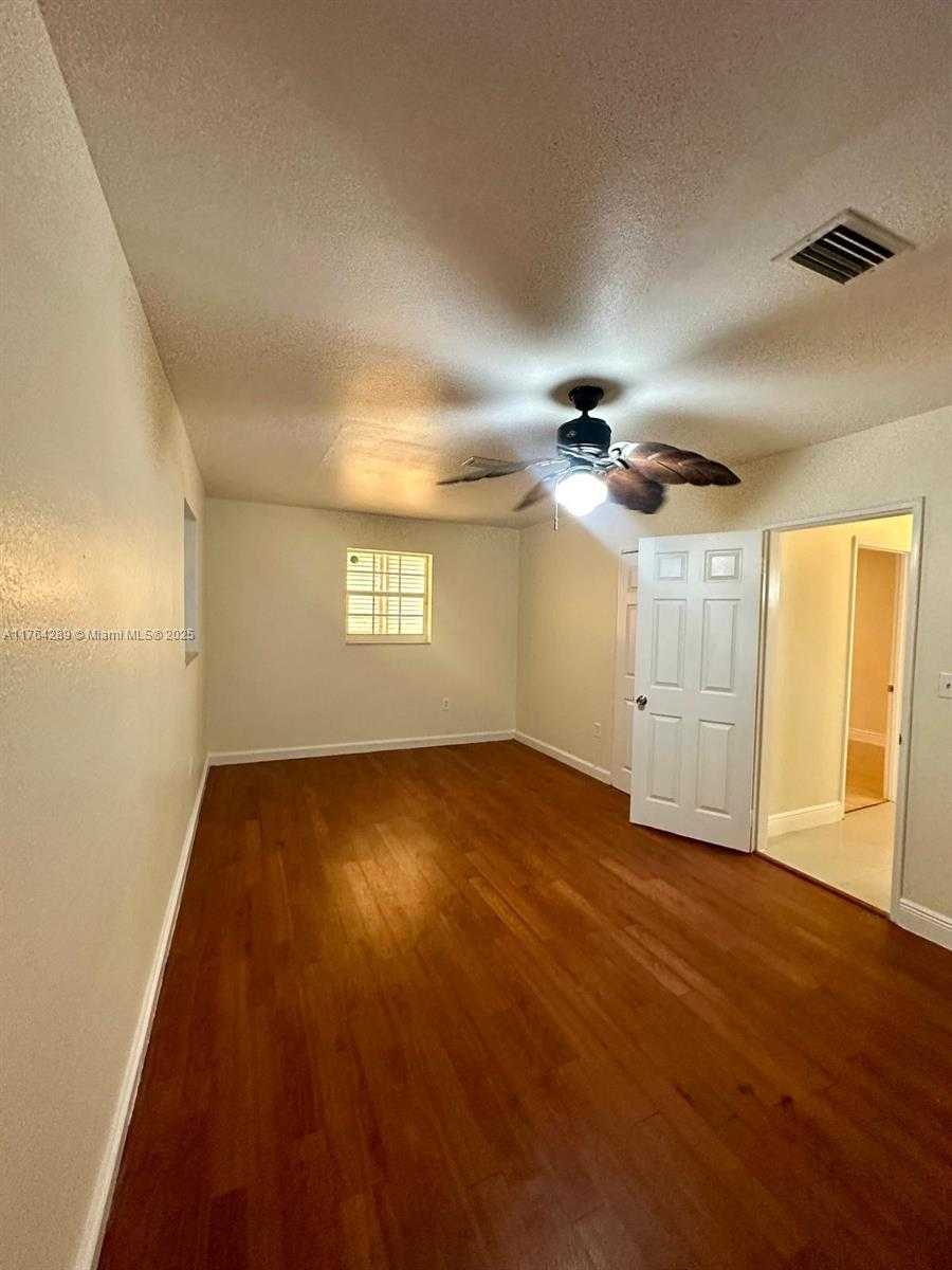 Small Image of 1441 NORTH 72ND AVE, Hollywood Number 5