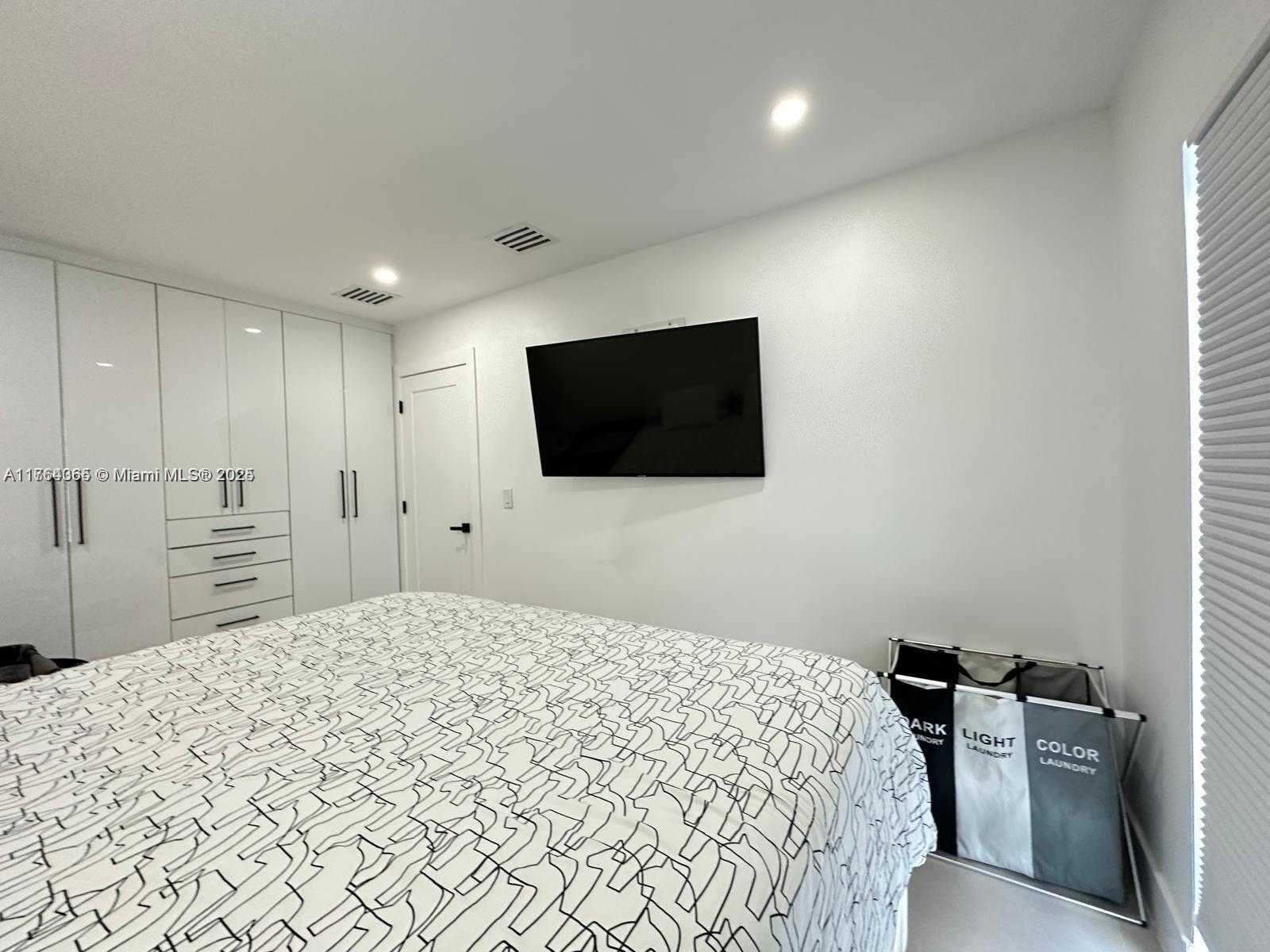 Small Image of 8320 TAFT ST, Pembroke Pines Number 12