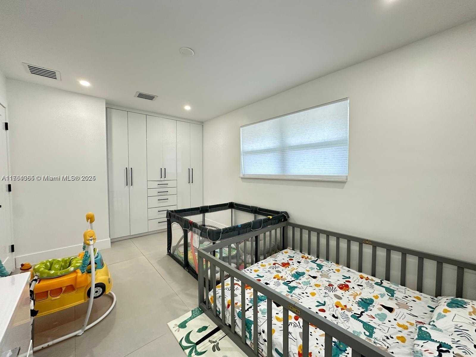 Small Image of 8320 TAFT ST, Pembroke Pines Number 14