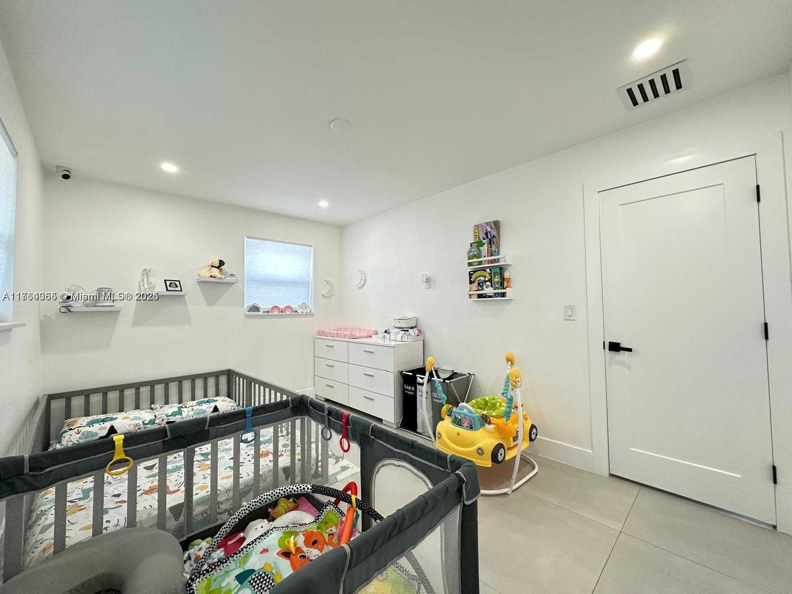Small Image of 8320 TAFT ST, Pembroke Pines Number 16