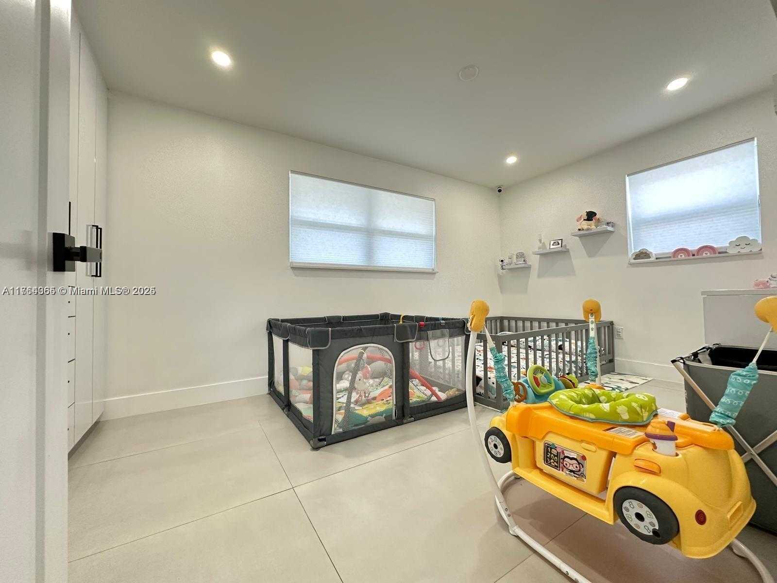 Small Image of 8320 TAFT ST, Pembroke Pines Number 17