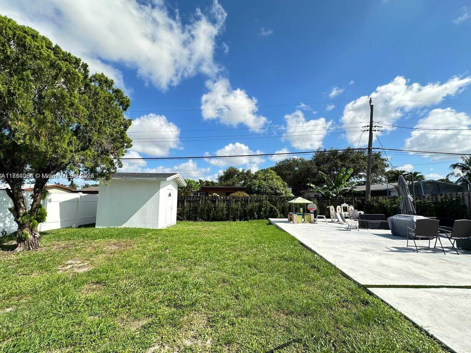 Small Image of 8320 TAFT ST, Pembroke Pines Number 18