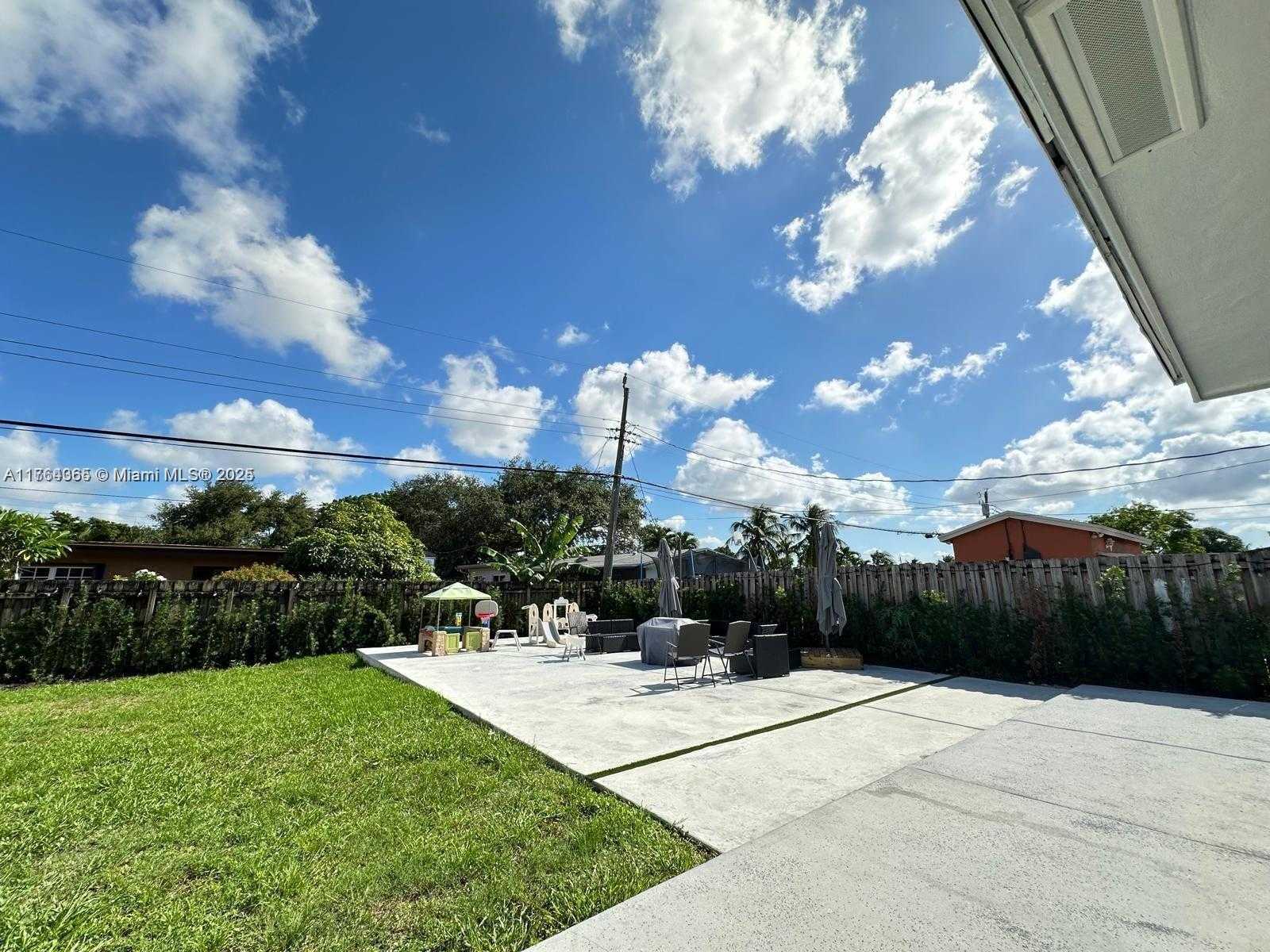 Small Image of 8320 TAFT ST, Pembroke Pines Number 19