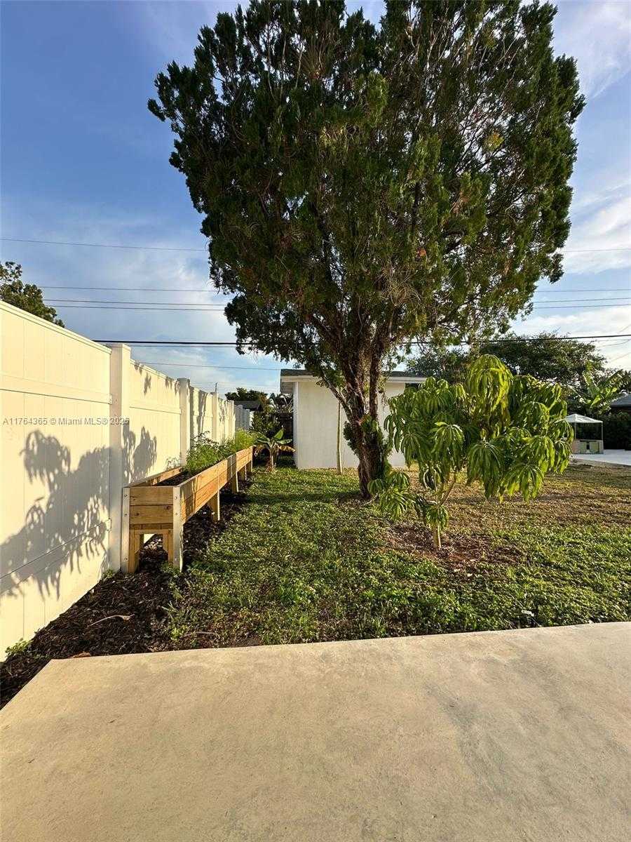 Small Image of 8320 TAFT ST, Pembroke Pines Number 20