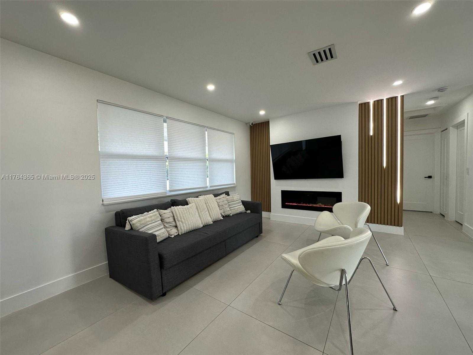 Small Image of 8320 TAFT ST, Pembroke Pines Number 6