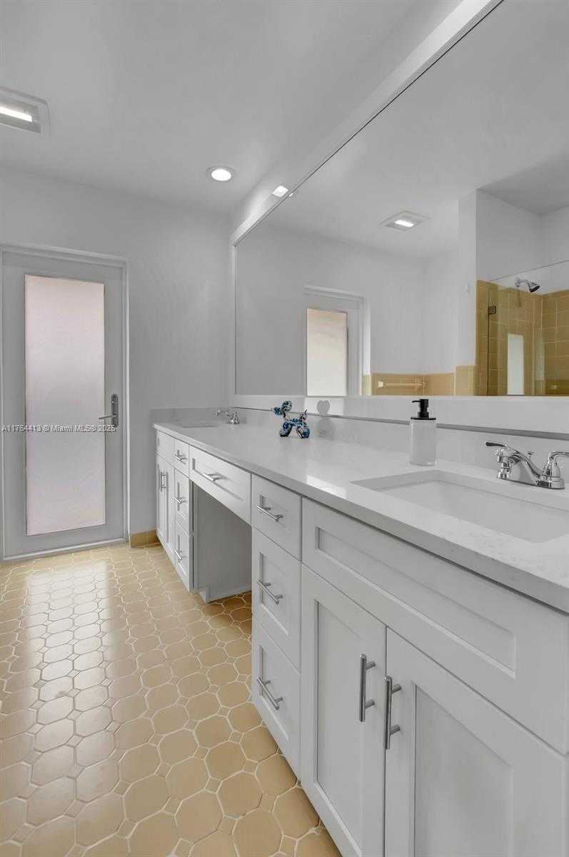 Small Image of 22071 WEST SOLIEL CIR W, Boca Raton Number 28