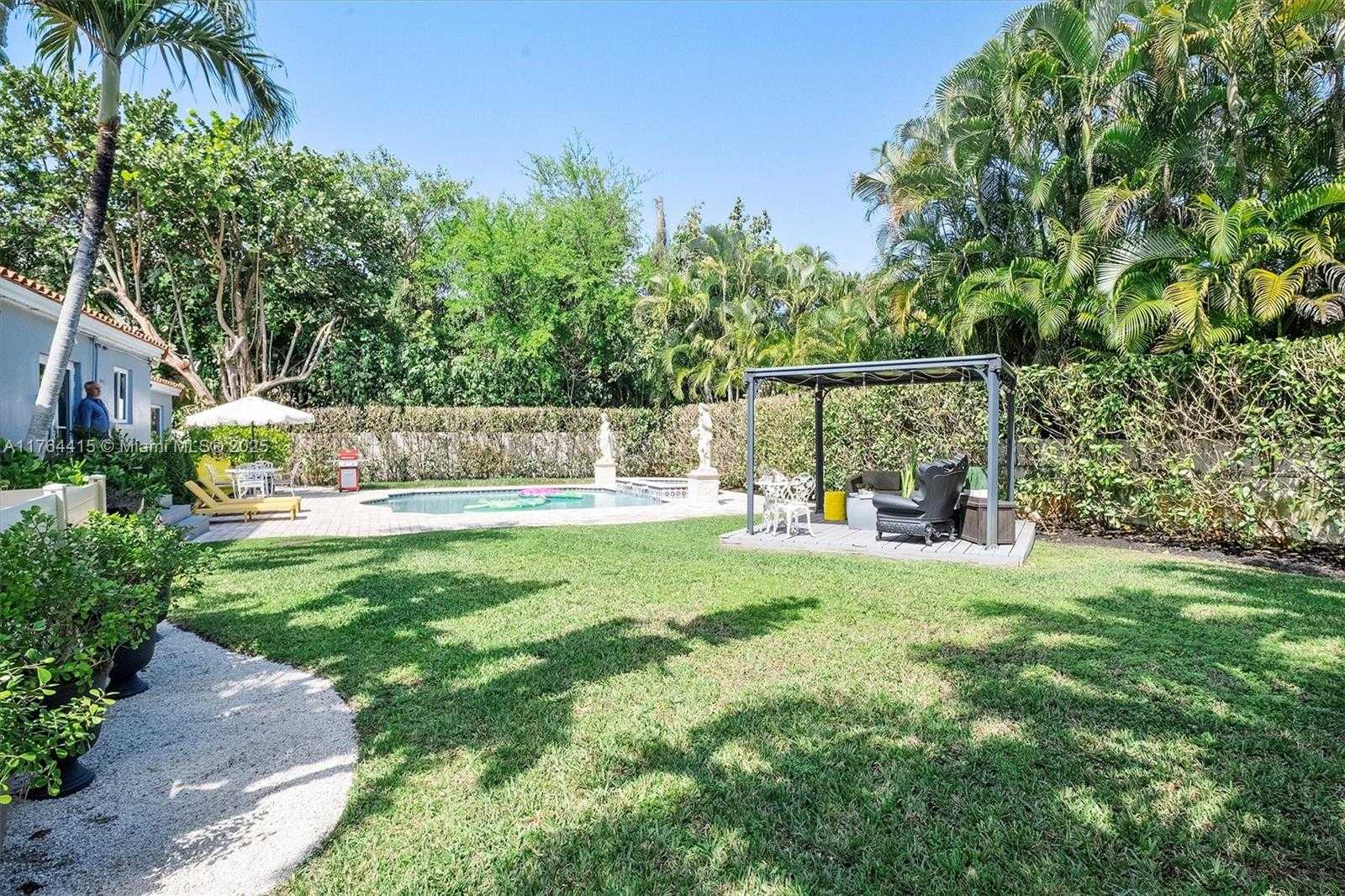 Small Image of 9301 NORTH WEST 2ND PL, Miami Shores Number 12