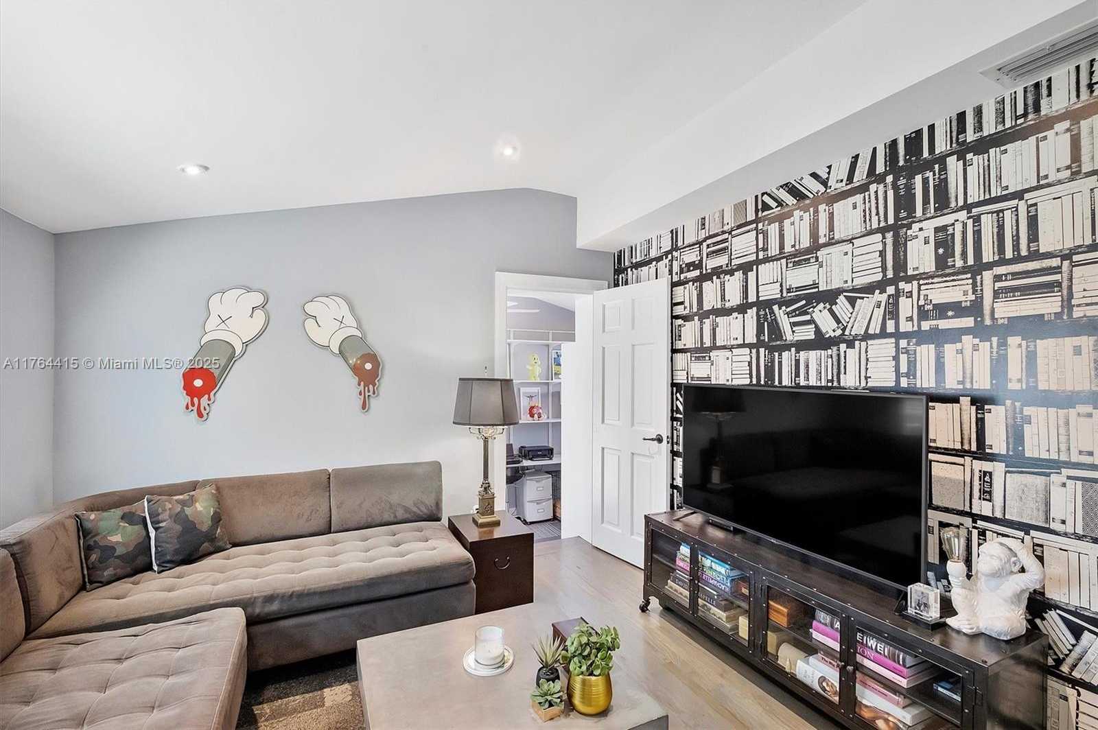 Small Image of 9301 NORTH WEST 2ND PL, Miami Shores Number 26