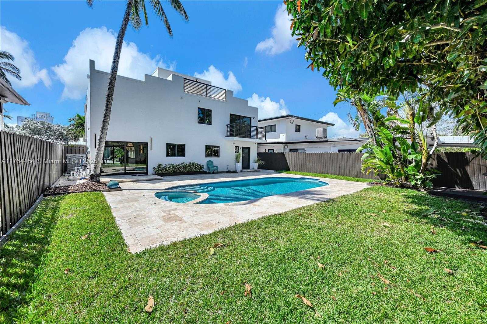 Small Image of 3305 NORTH EAST 15TH ST, Fort Lauderdale Number 8
