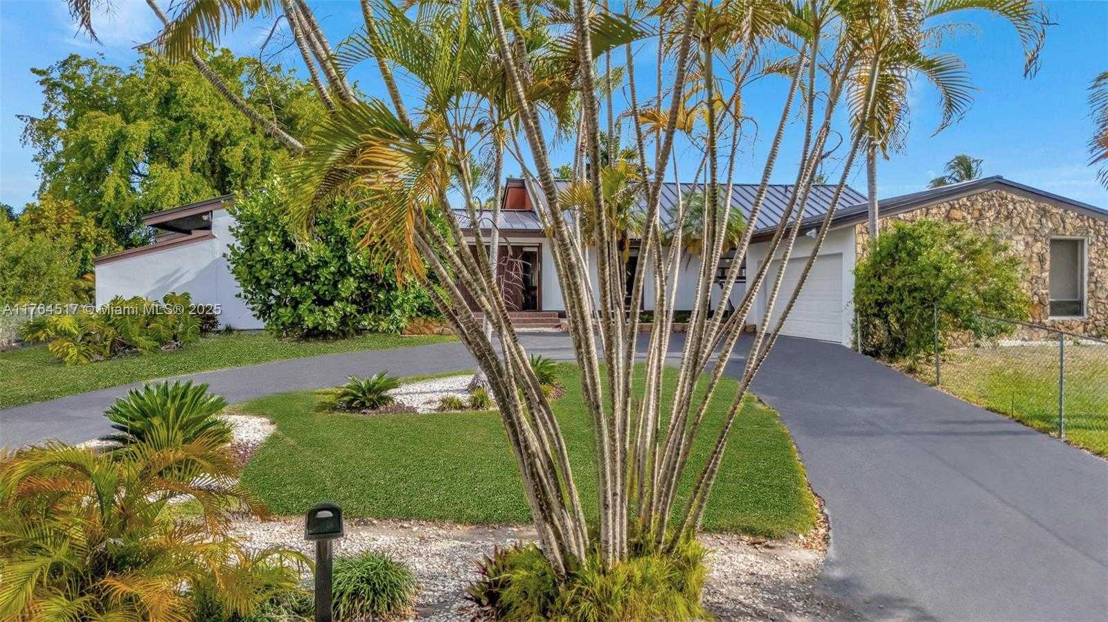 Small Image of 7741 SOUTH WEST 170TH ST, Palmetto Bay Number 4