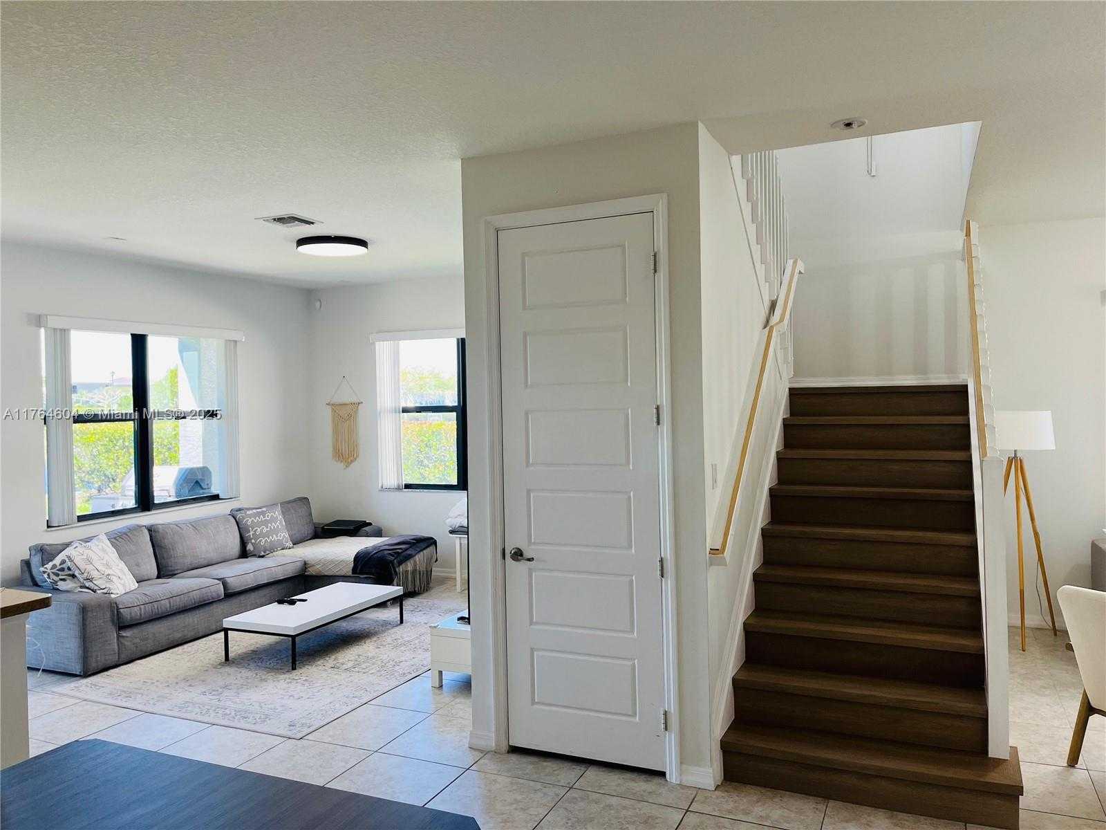 Small Image of 616 NORTH EAST 193RD ST, Miami Number 10
