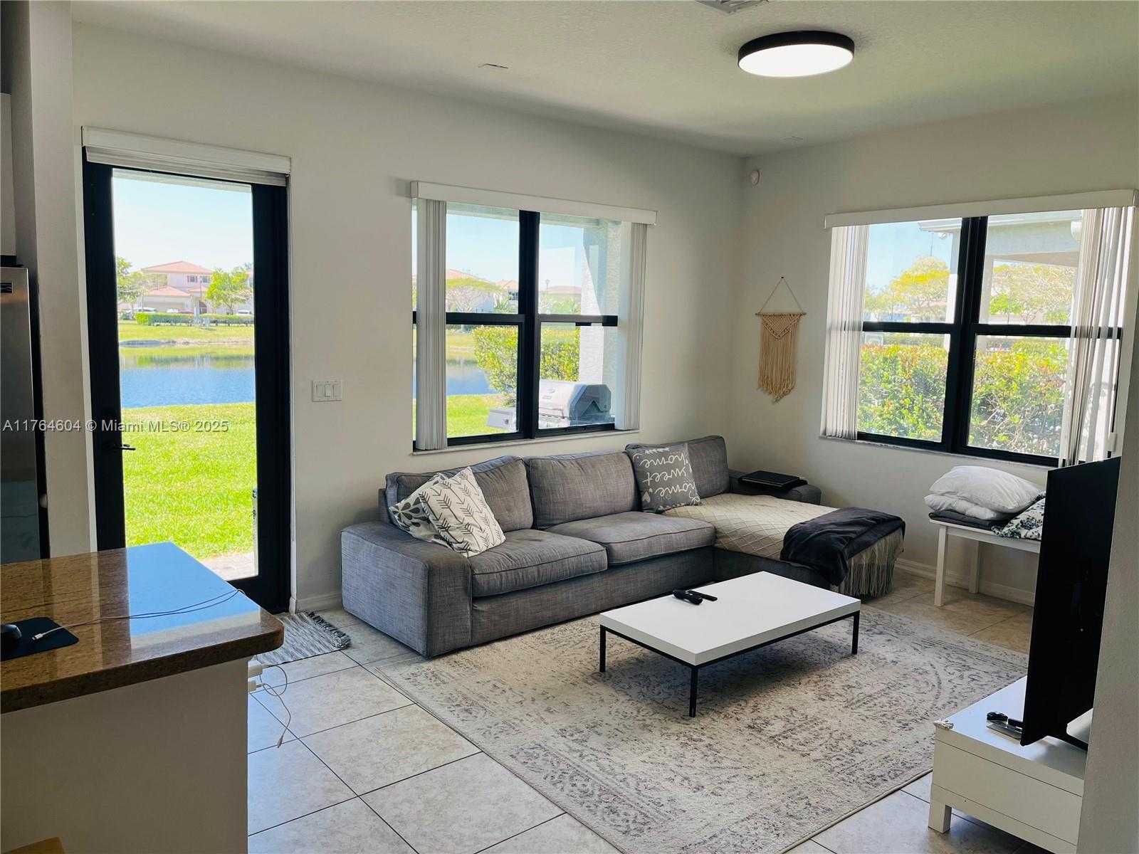 Small Image of 616 NORTH EAST 193RD ST, Miami Number 12