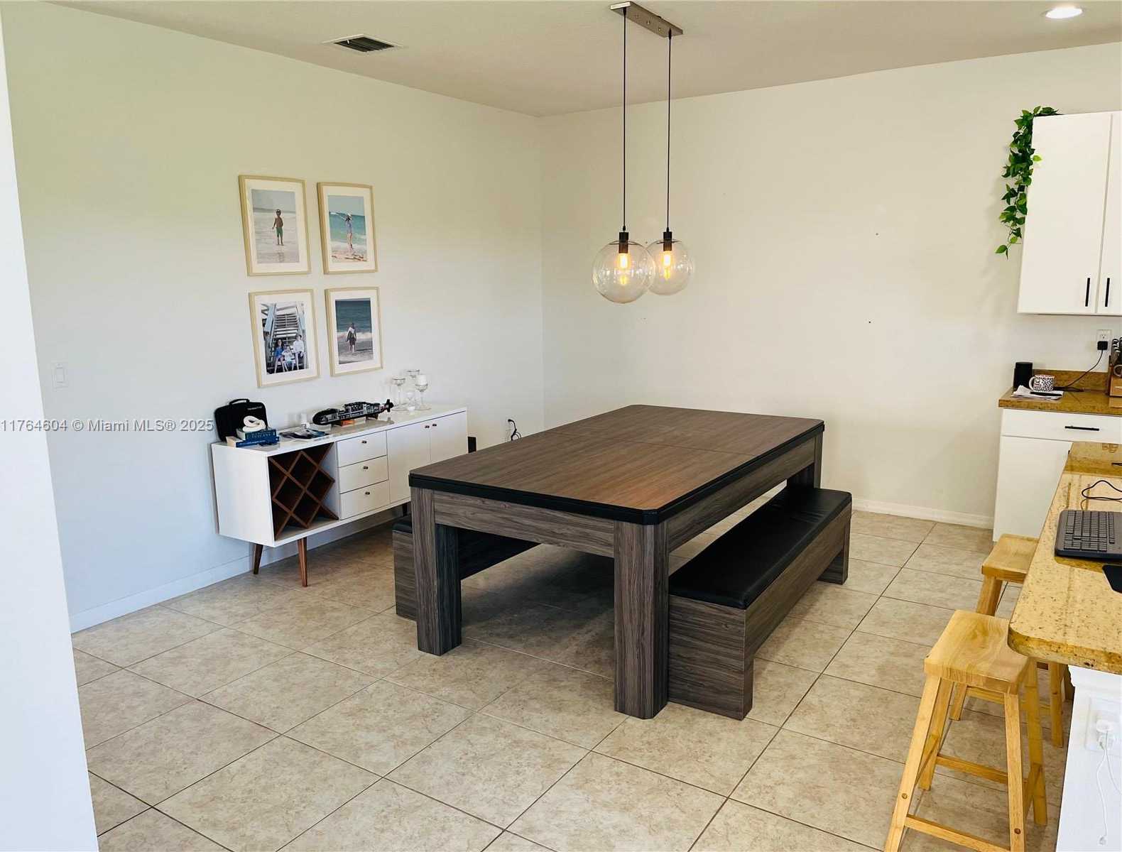 Small Image of 616 NORTH EAST 193RD ST, Miami Number 13