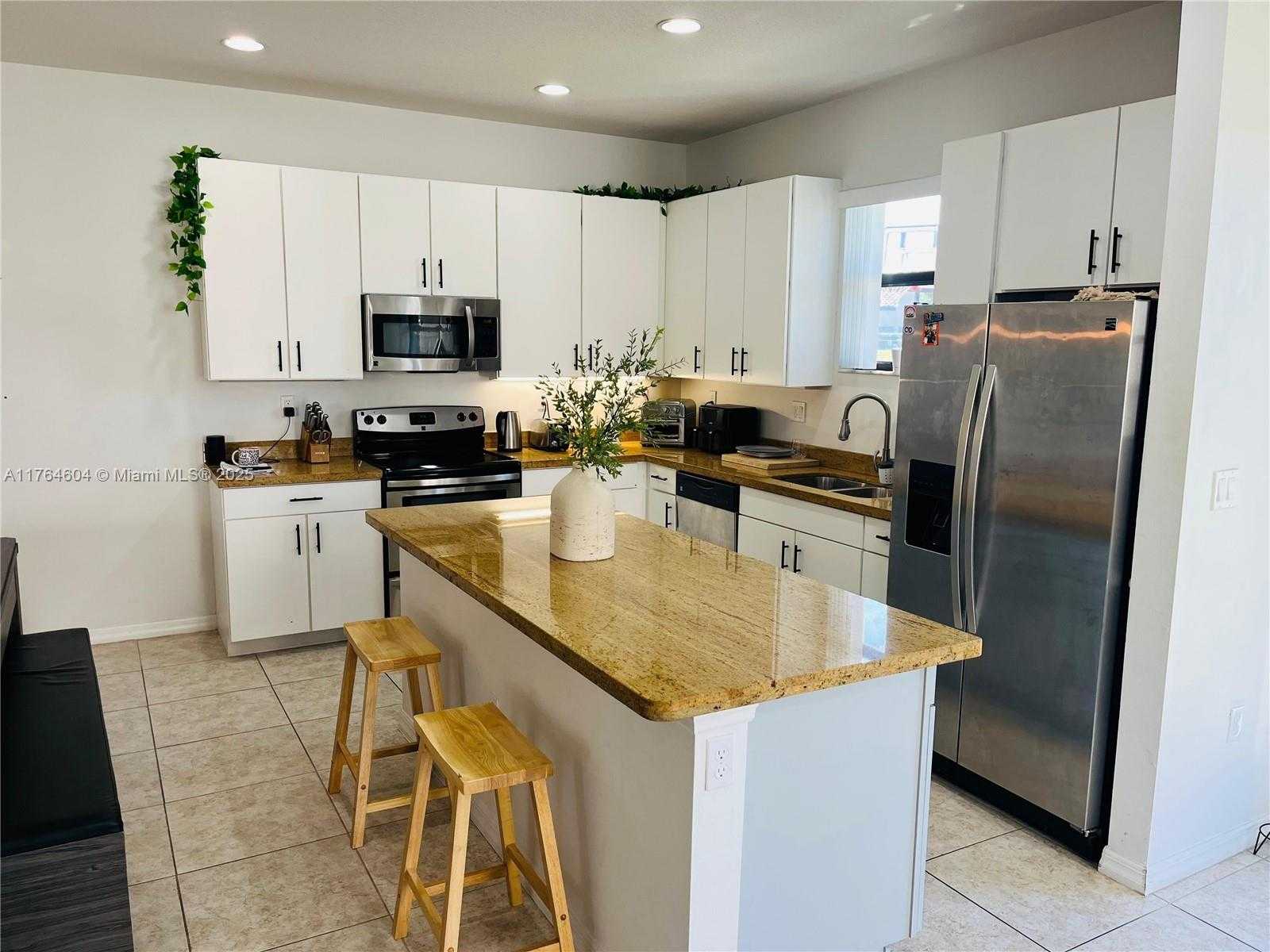 Small Image of 616 NORTH EAST 193RD ST, Miami Number 14