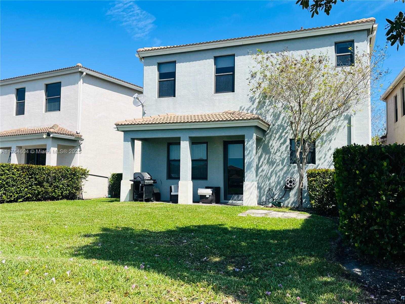 Small Image of 616 NORTH EAST 193RD ST, Miami Number 2