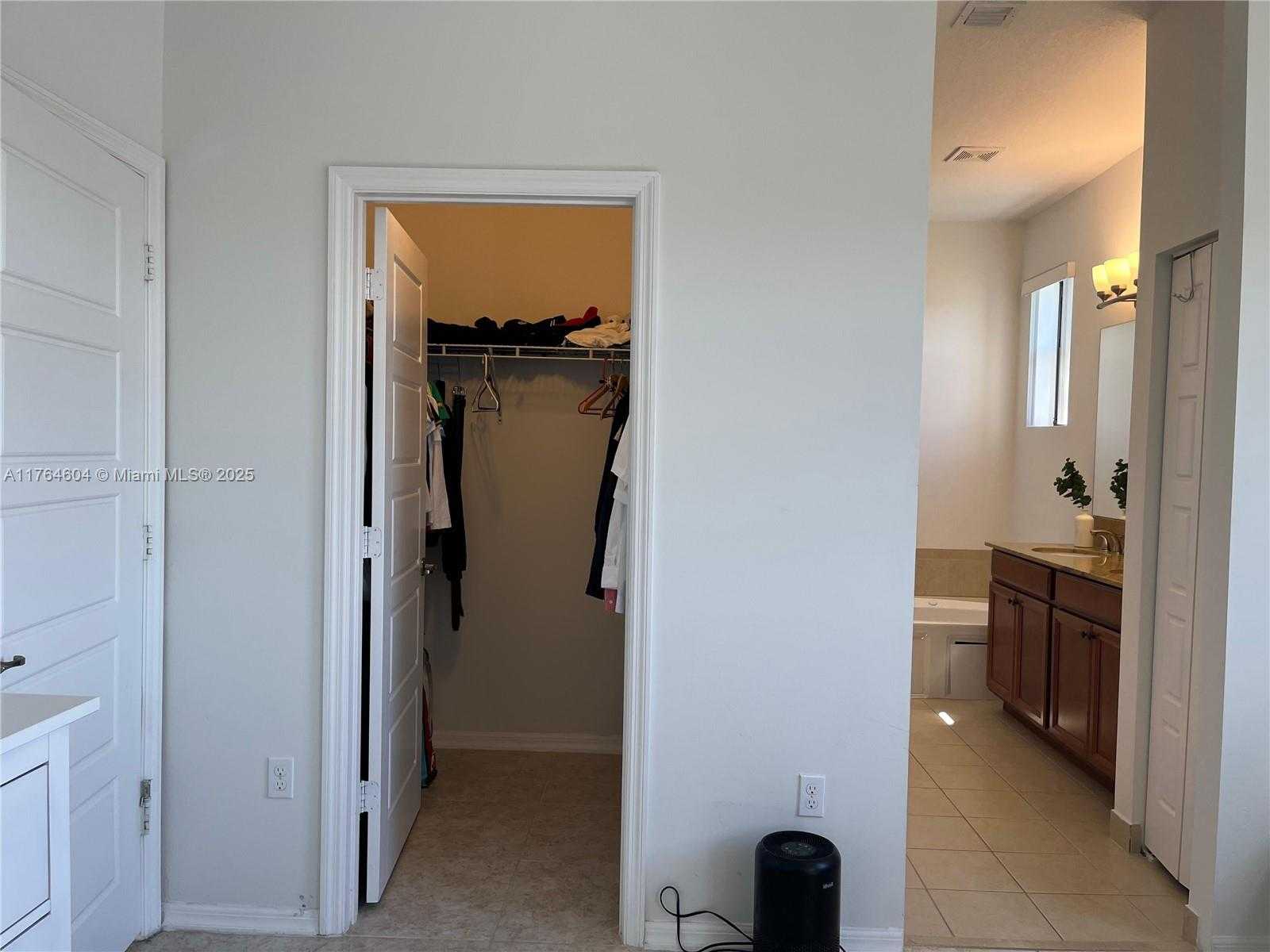 Small Image of 616 NORTH EAST 193RD ST, Miami Number 21