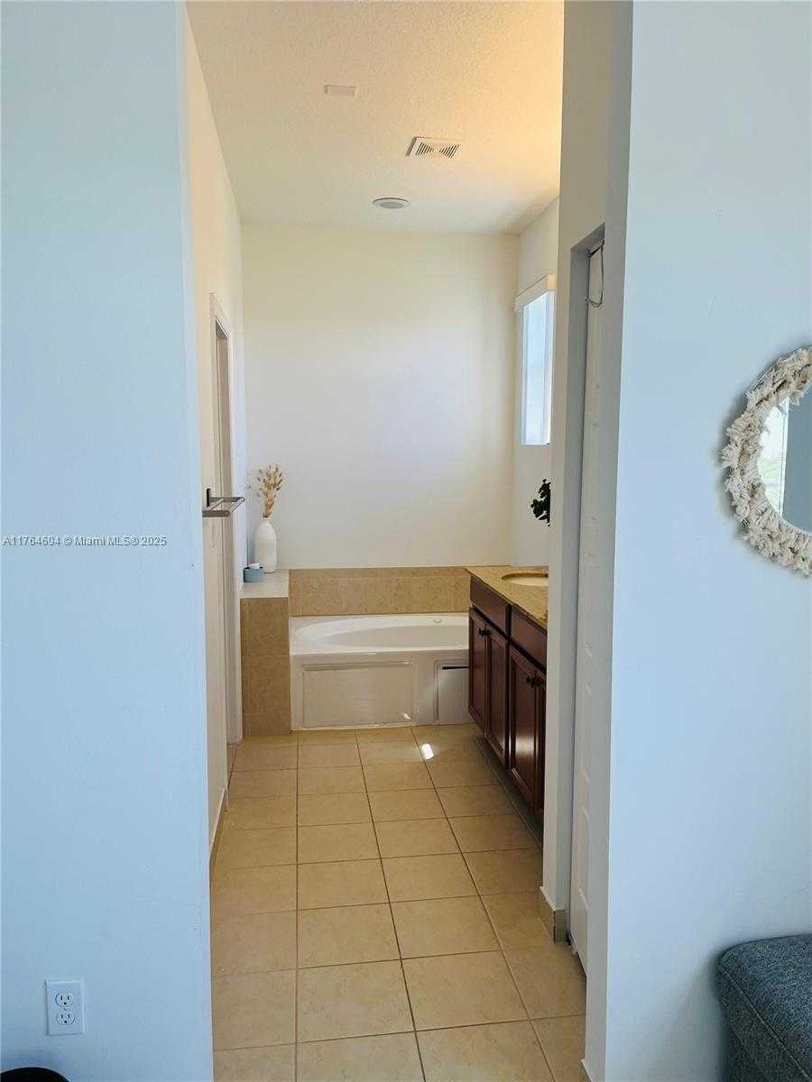 Small Image of 616 NORTH EAST 193RD ST, Miami Number 23