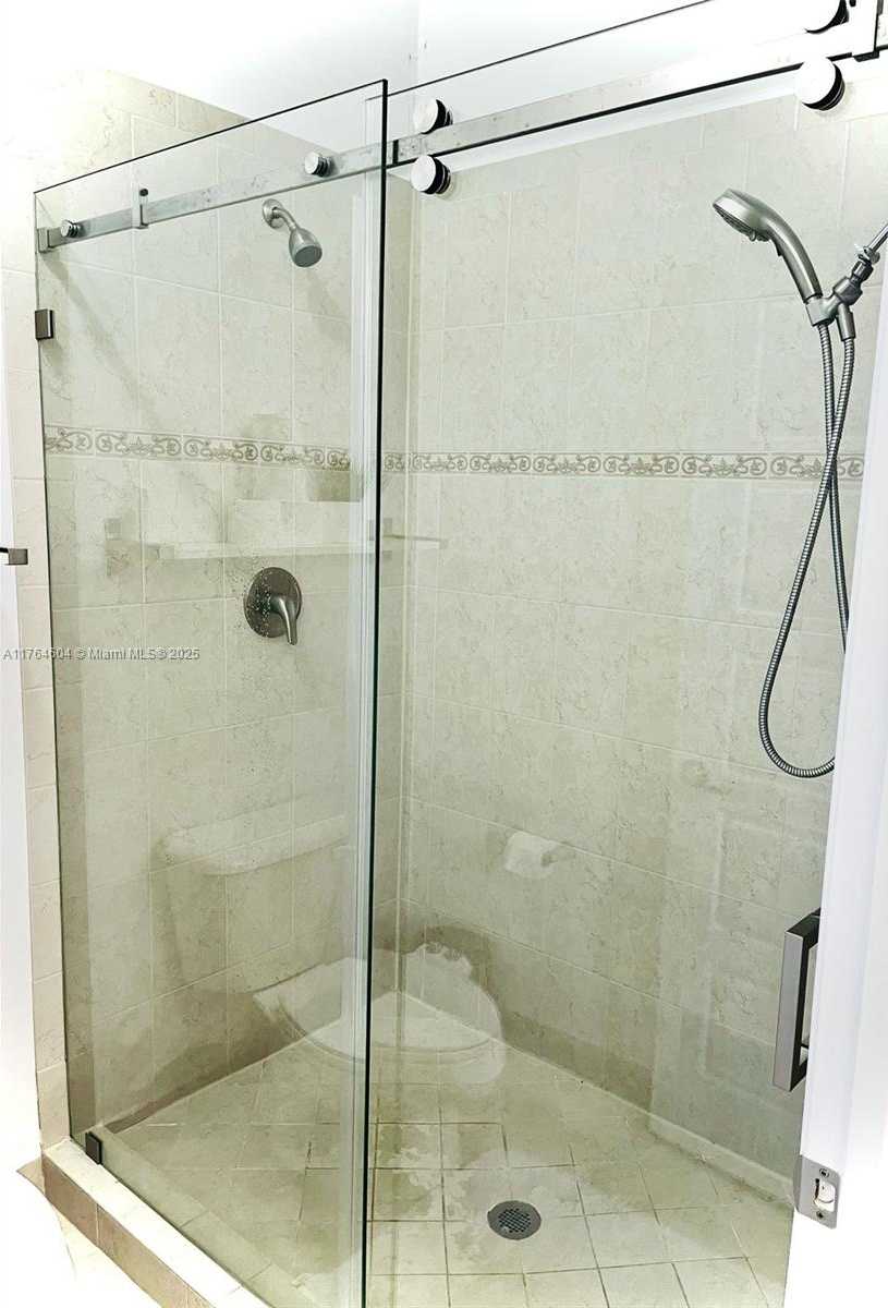 Small Image of 616 NORTH EAST 193RD ST, Miami Number 25