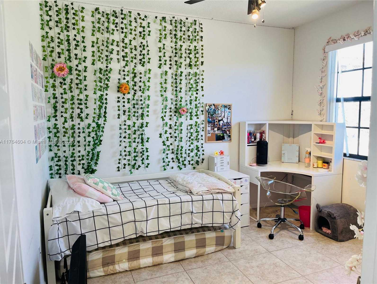 Small Image of 616 NORTH EAST 193RD ST, Miami Number 26