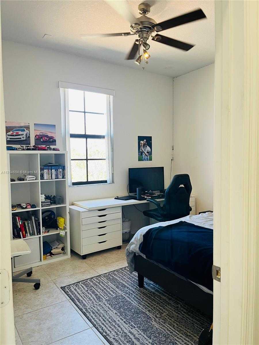 Small Image of 616 NORTH EAST 193RD ST, Miami Number 28