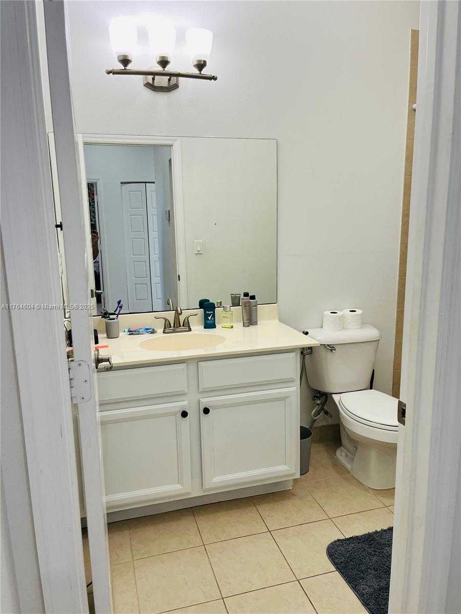 Small Image of 616 NORTH EAST 193RD ST, Miami Number 30