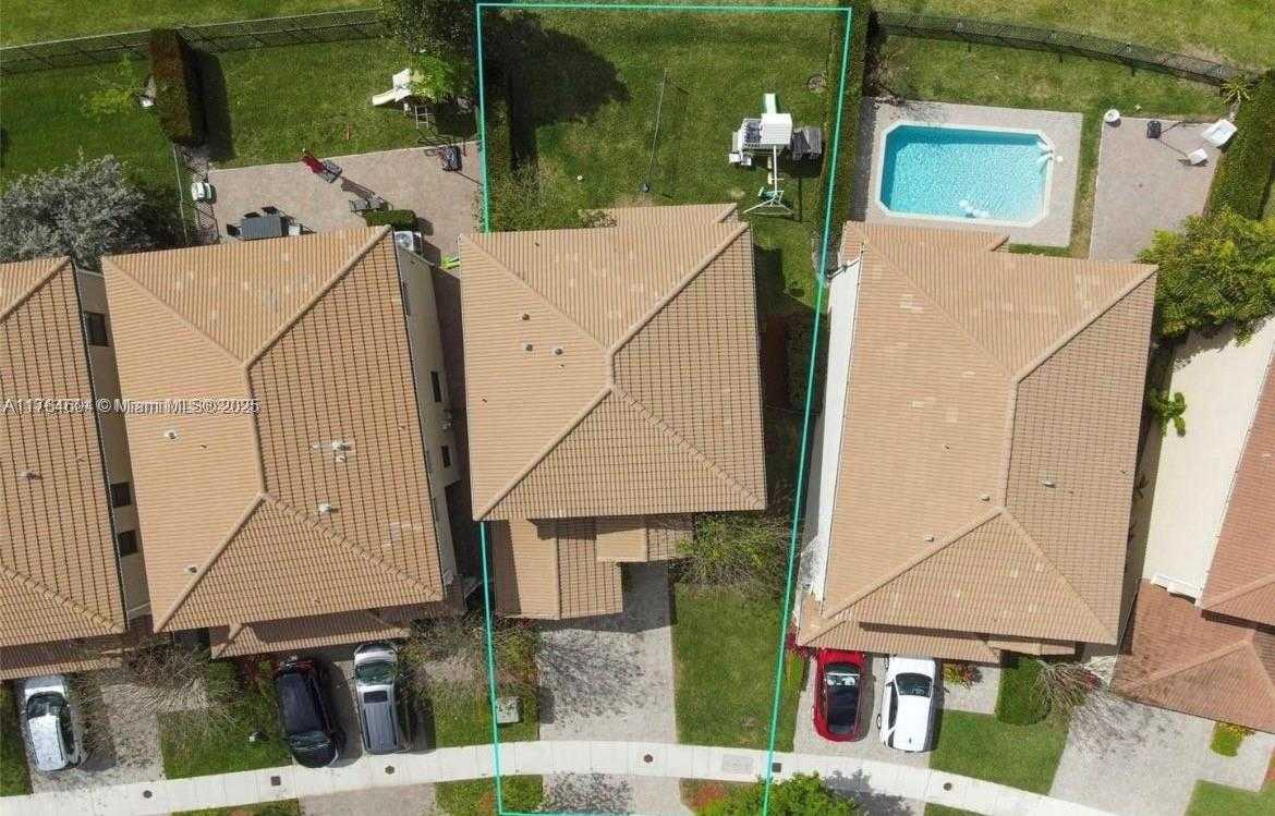 Small Image of 616 NORTH EAST 193RD ST, Miami Number 7