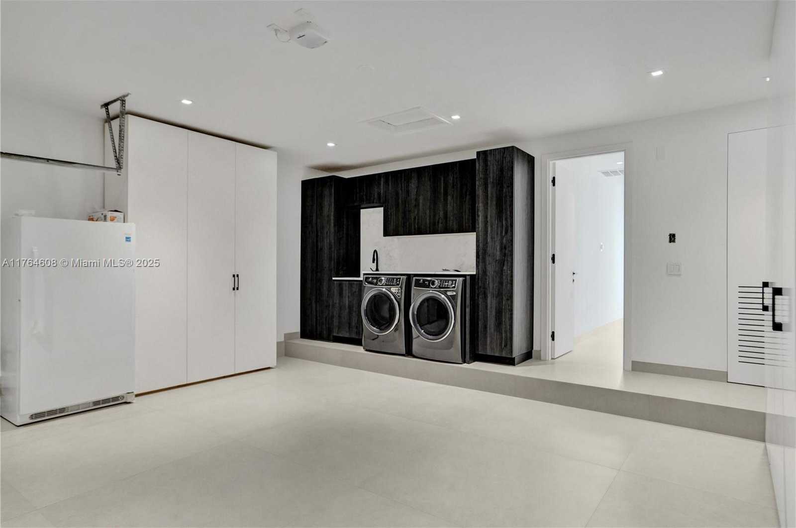 Small Image of 3234 SOUTH WEST 53RD CT, Hollywood Number 21