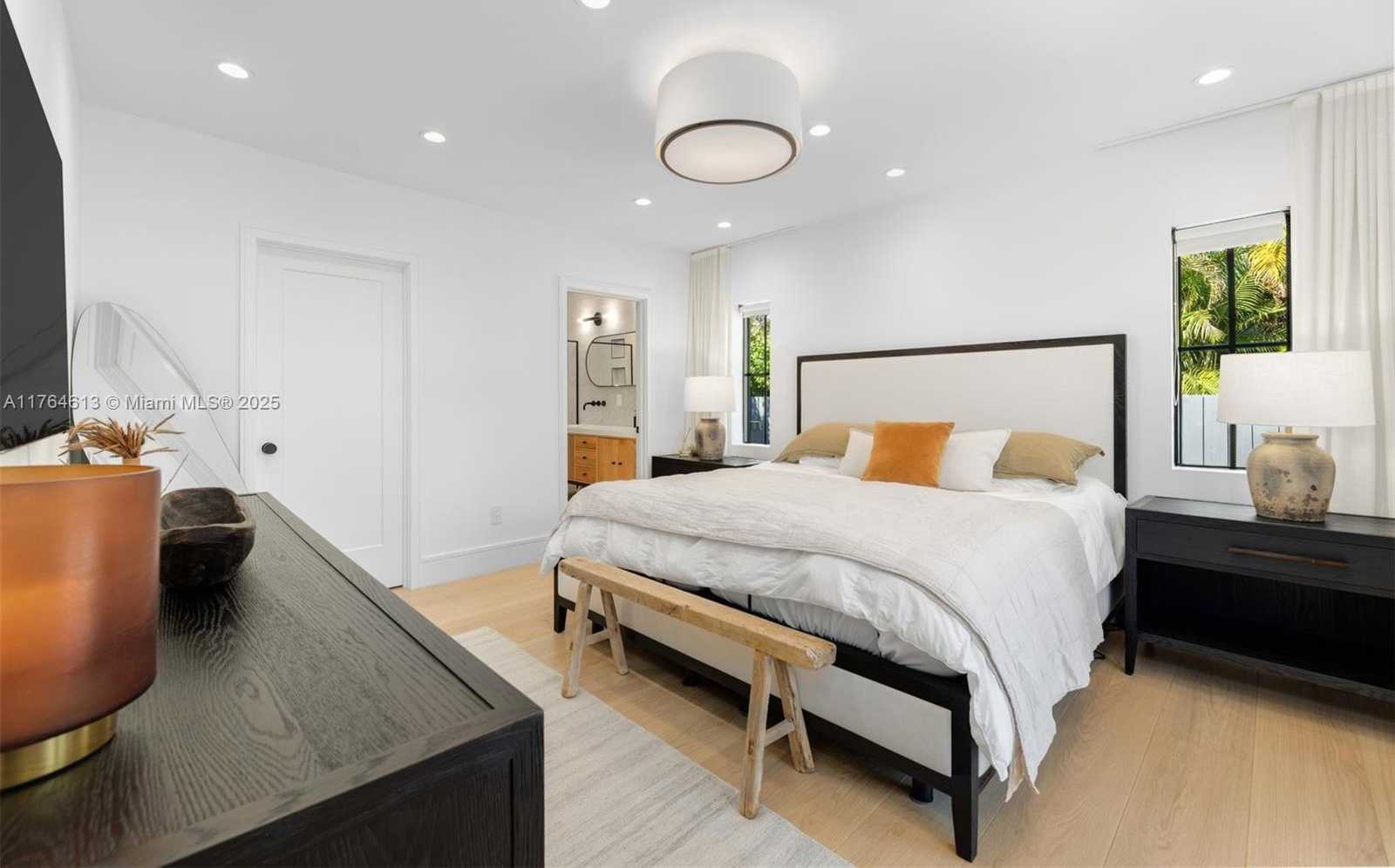 Small Image of 8934 GARLAND AVE, Surfside Number 10