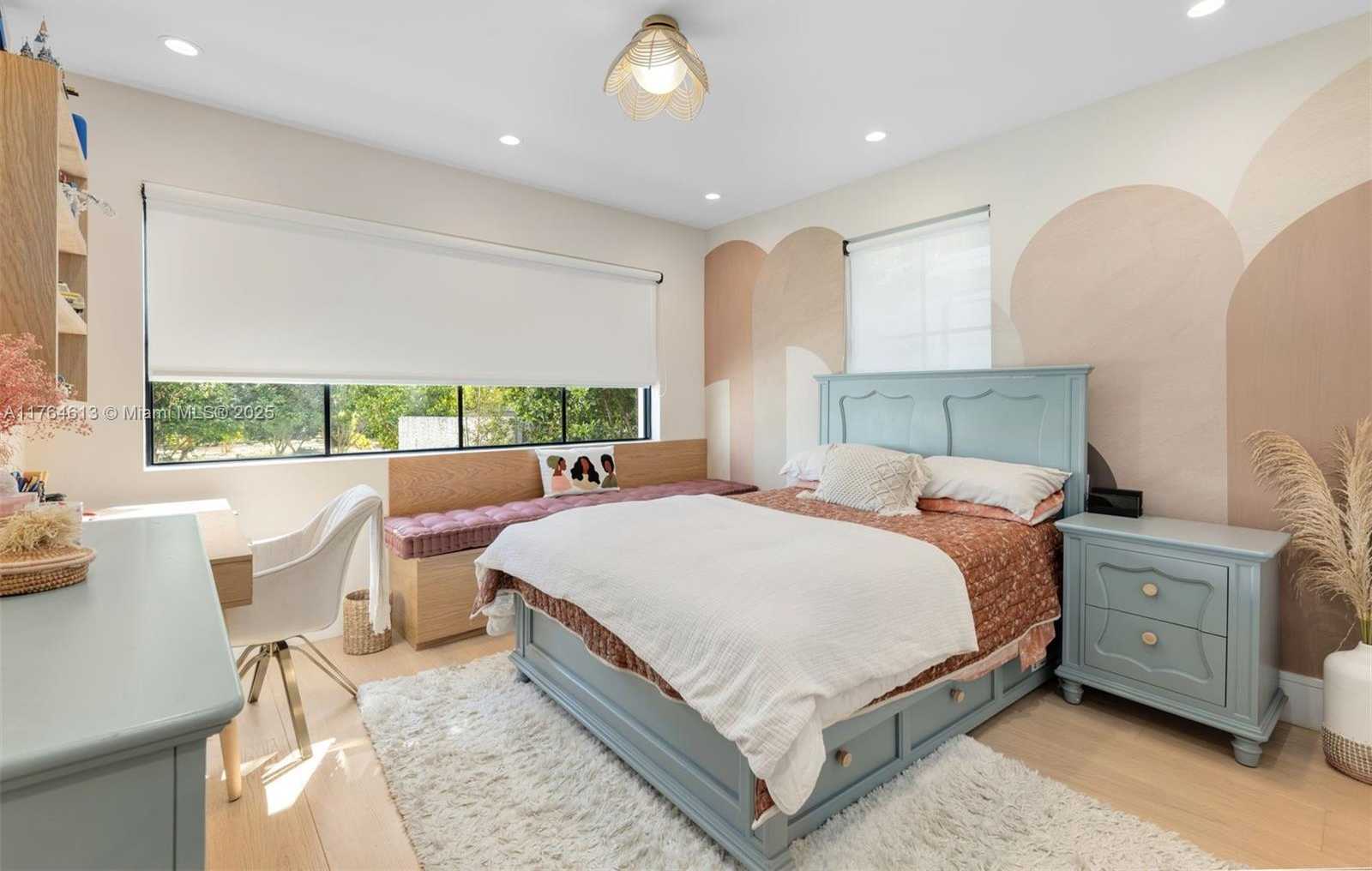 Small Image of 8934 GARLAND AVE, Surfside Number 12
