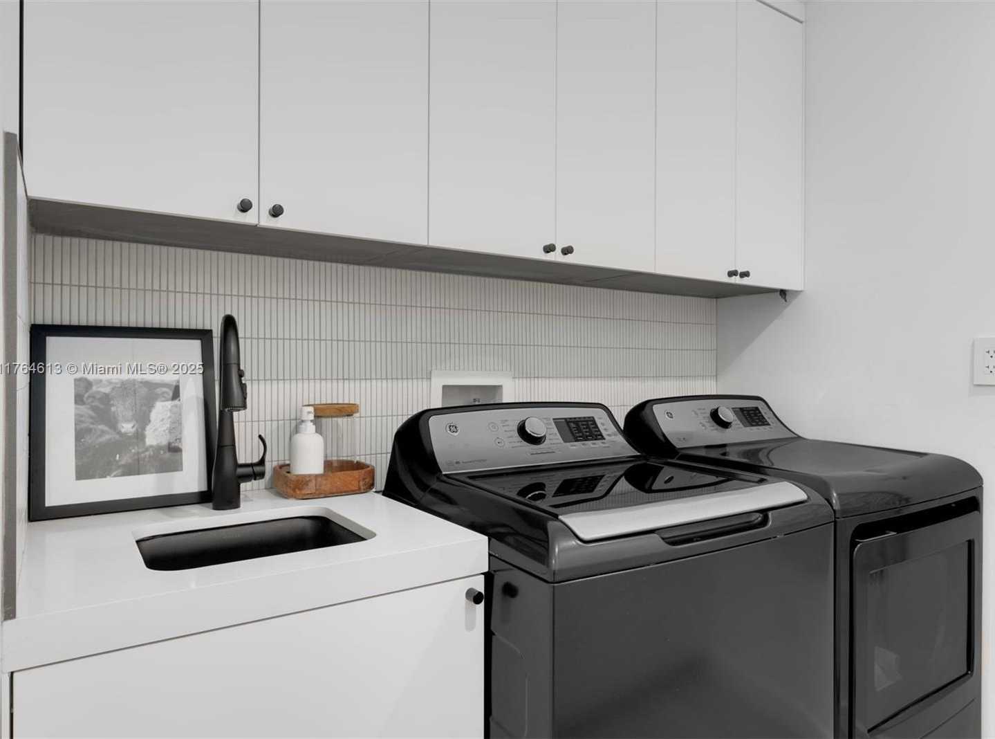 Small Image of 8934 GARLAND AVE, Surfside Number 16