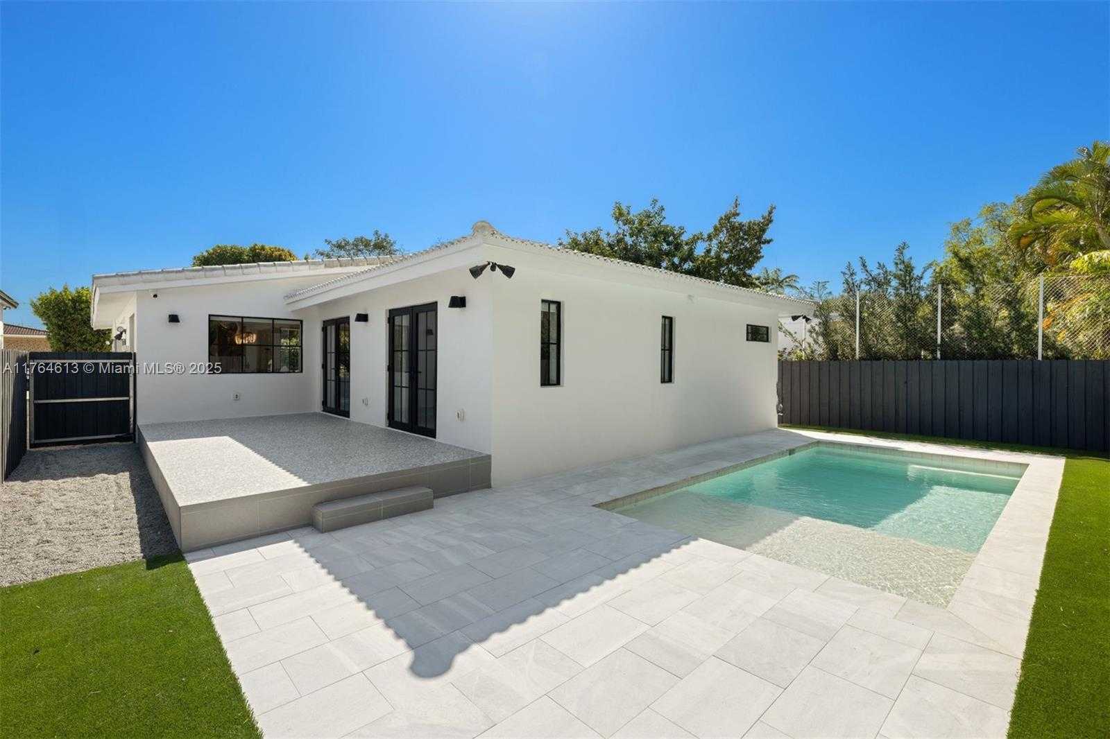 Small Image of 8934 GARLAND AVE, Surfside Number 17