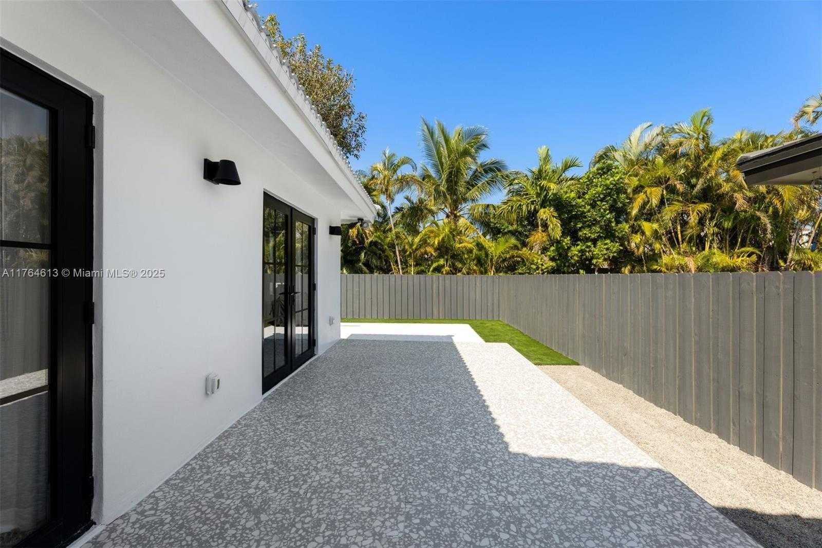 Small Image of 8934 GARLAND AVE, Surfside Number 18