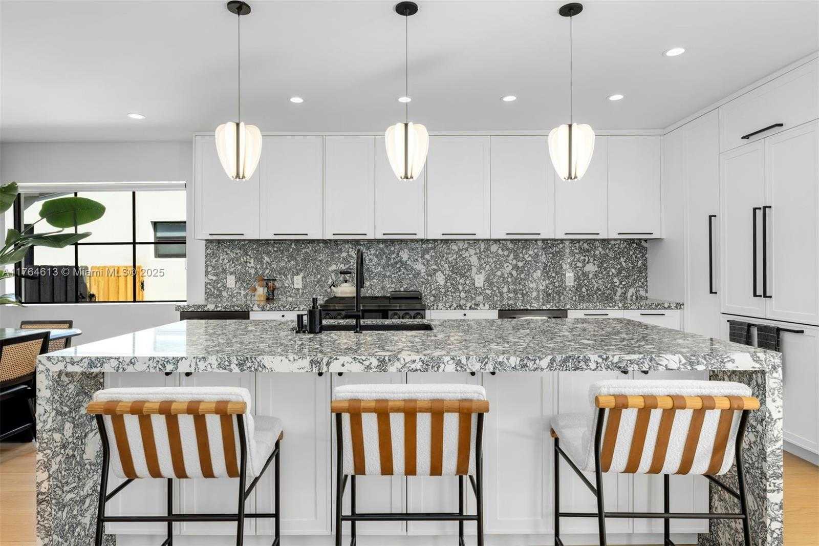 Small Image of 8934 GARLAND AVE, Surfside Number 5
