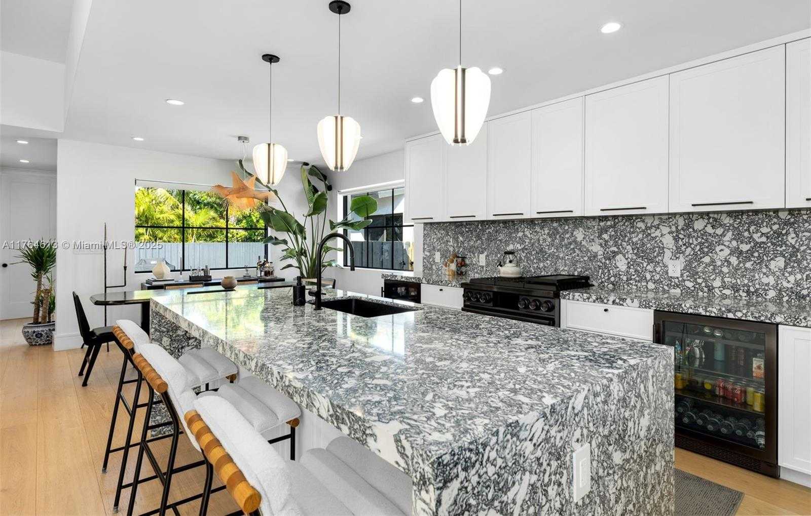 Small Image of 8934 GARLAND AVE, Surfside Number 6
