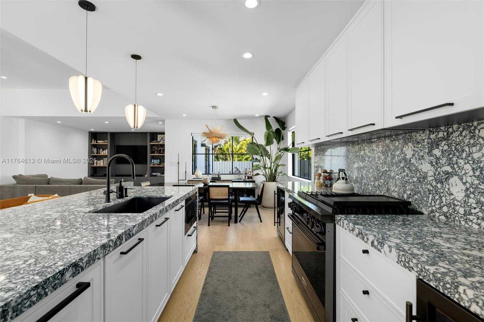Small Image of 8934 GARLAND AVE, Surfside Number 7