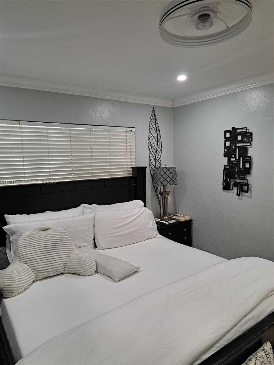 Small Image of 911 WEST COUNTRY CLUB CIR, Plantation Number 11