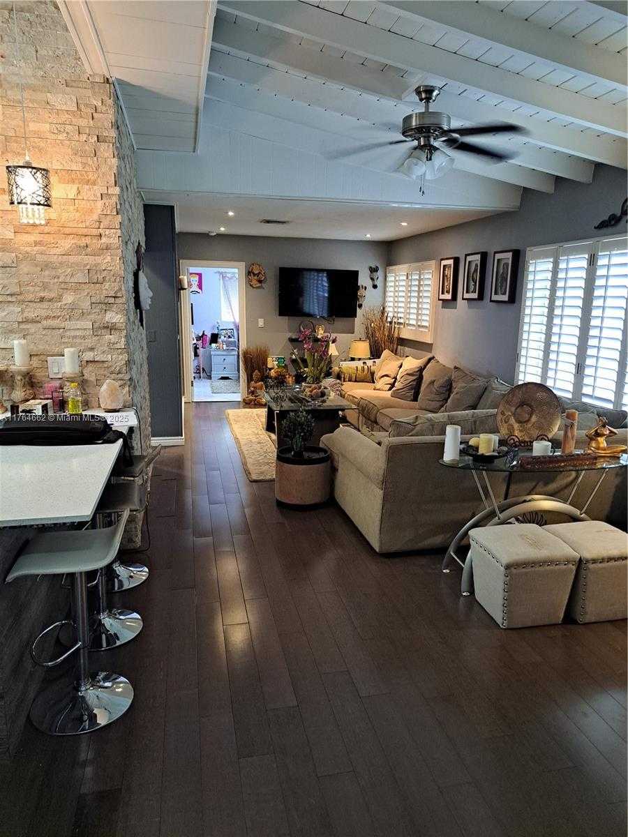 Small Image of 911 WEST COUNTRY CLUB CIR, Plantation Number 13