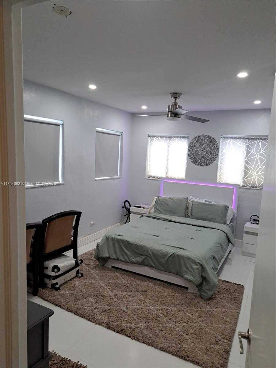 Small Image of 911 WEST COUNTRY CLUB CIR, Plantation Number 14