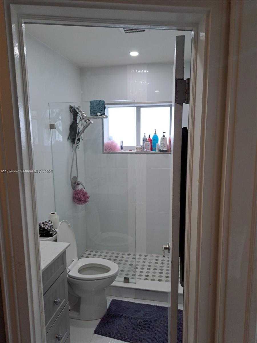 Small Image of 911 WEST COUNTRY CLUB CIR, Plantation Number 15