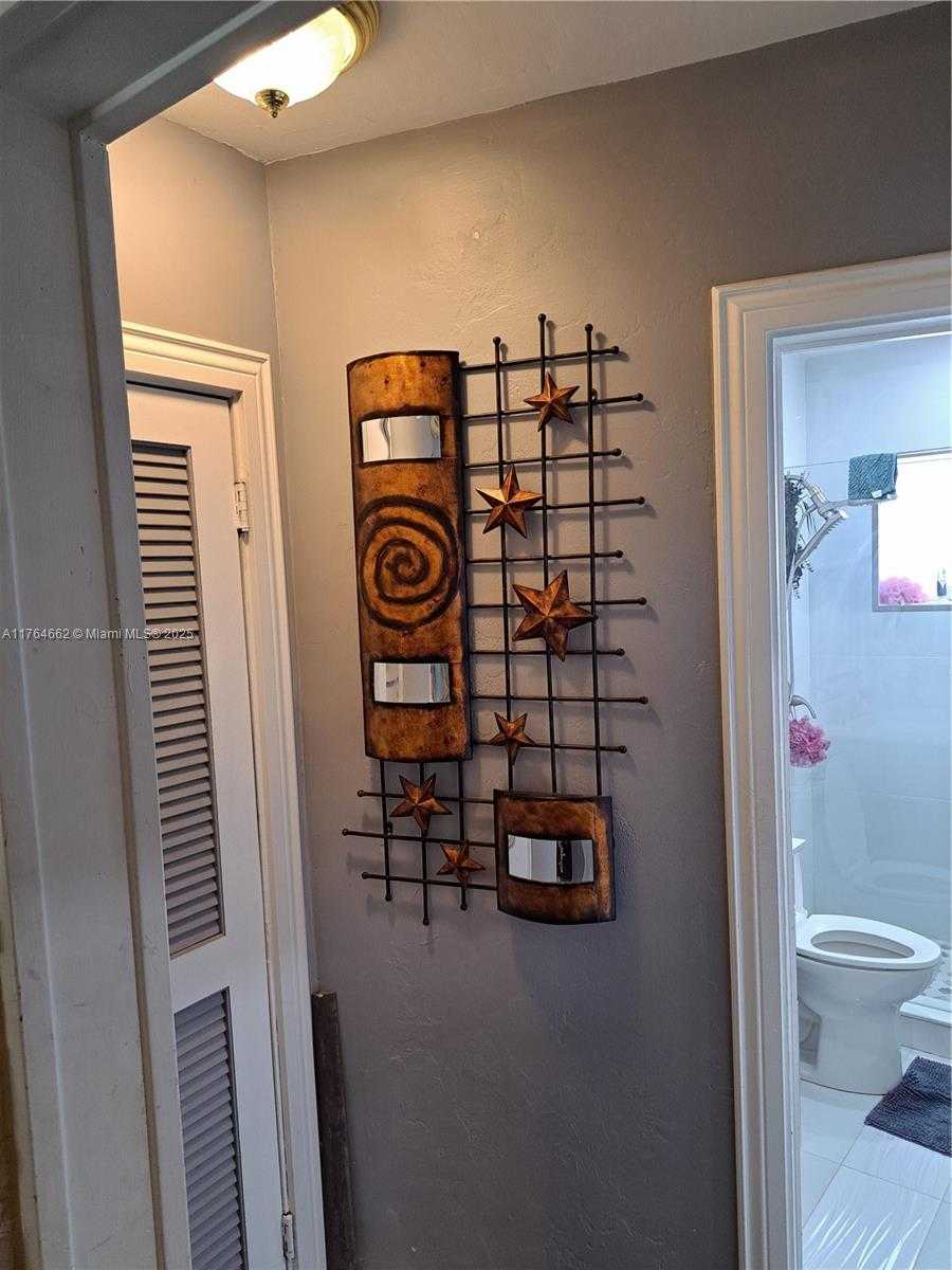 Small Image of 911 WEST COUNTRY CLUB CIR, Plantation Number 16