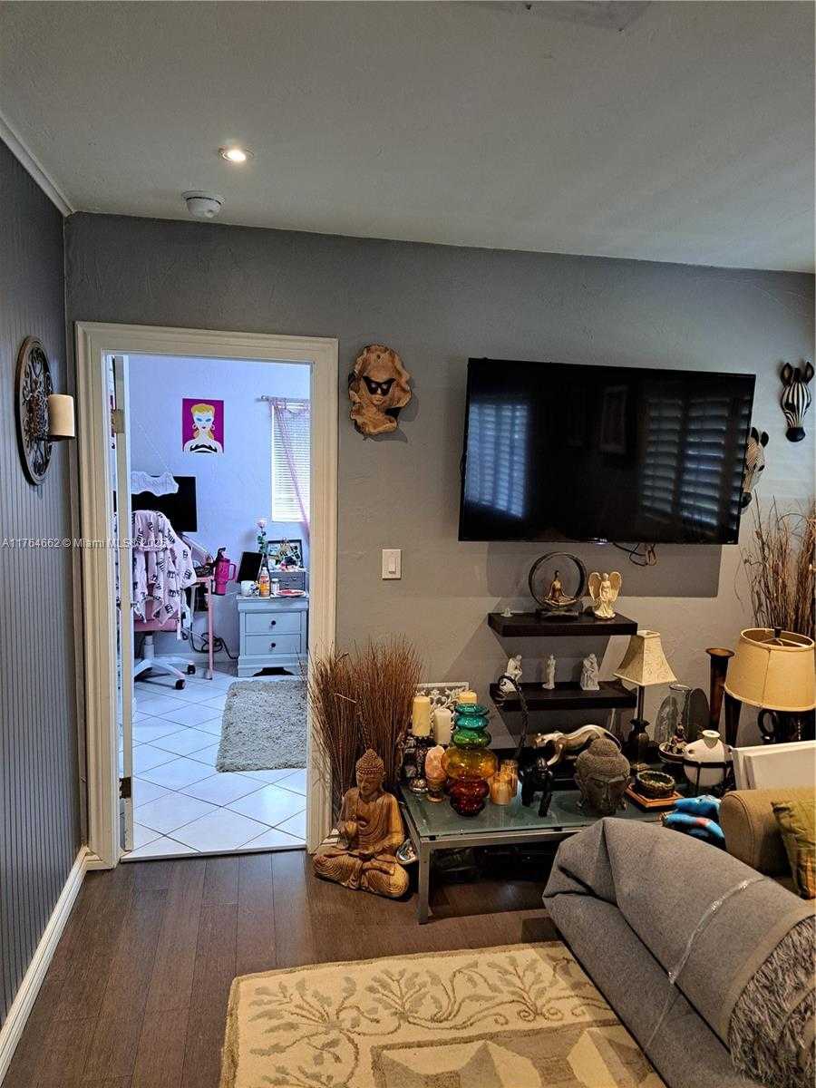 Small Image of 911 WEST COUNTRY CLUB CIR, Plantation Number 17