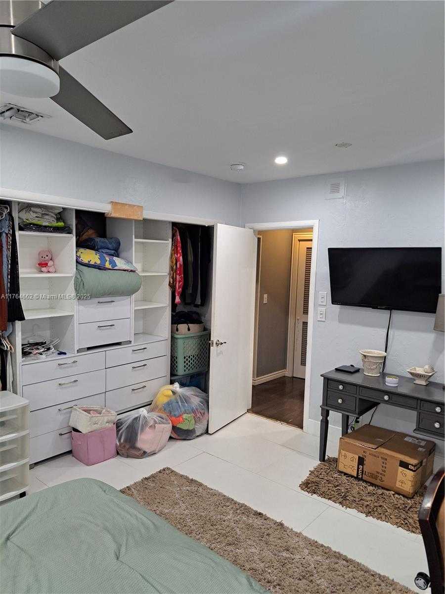 Small Image of 911 WEST COUNTRY CLUB CIR, Plantation Number 19