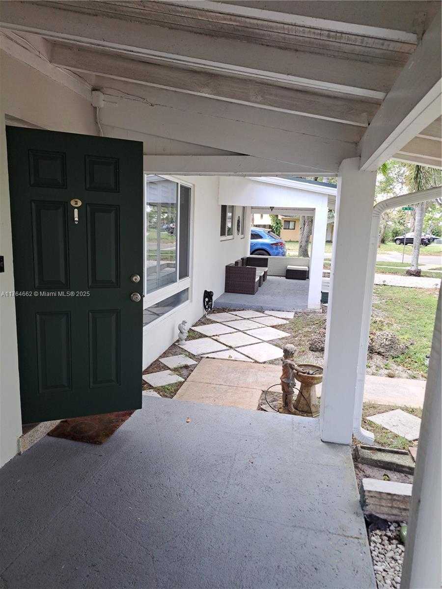Small Image of 911 WEST COUNTRY CLUB CIR, Plantation Number 3