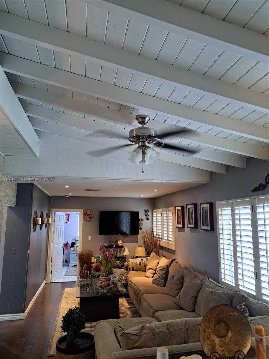 Small Image of 911 WEST COUNTRY CLUB CIR, Plantation Number 5