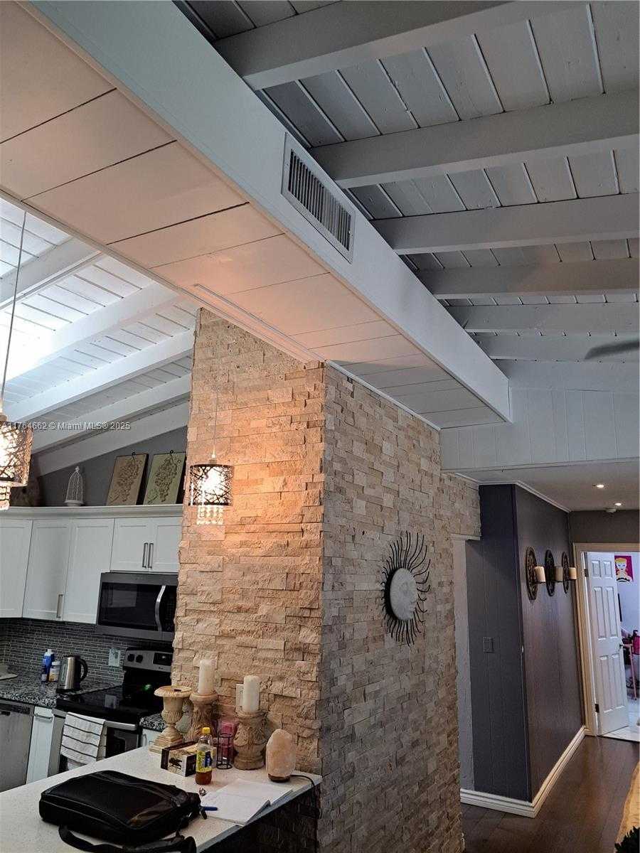 Small Image of 911 WEST COUNTRY CLUB CIR, Plantation Number 6