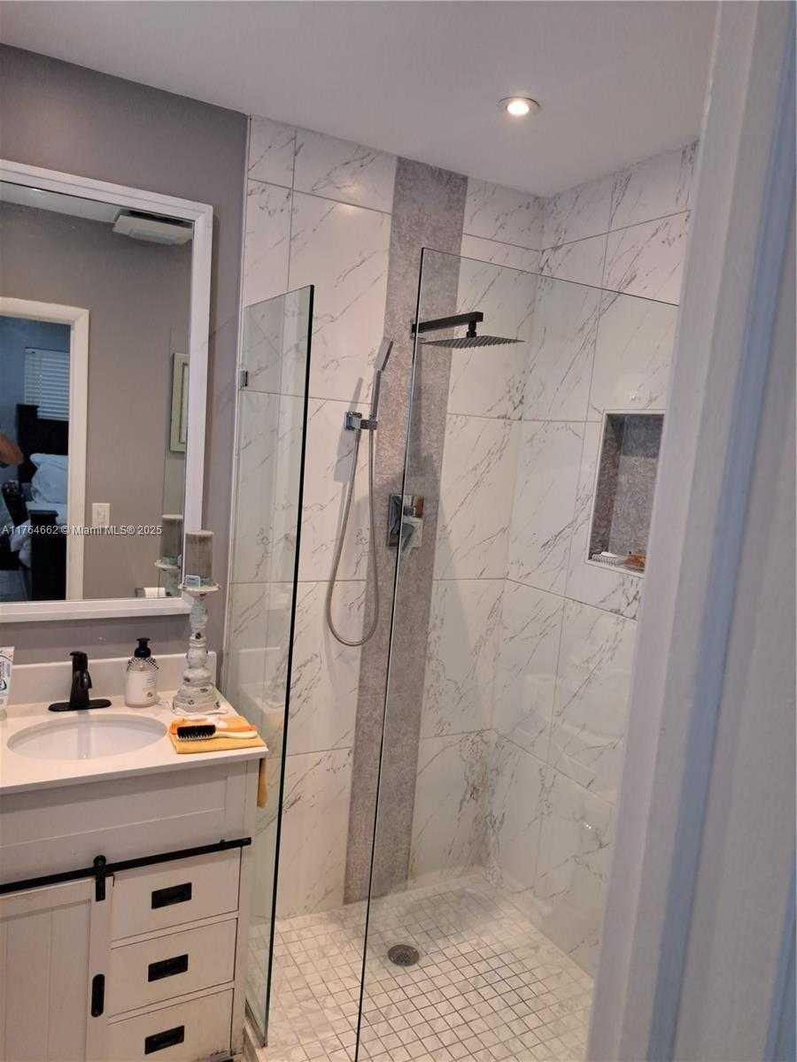 Small Image of 911 WEST COUNTRY CLUB CIR, Plantation Number 7